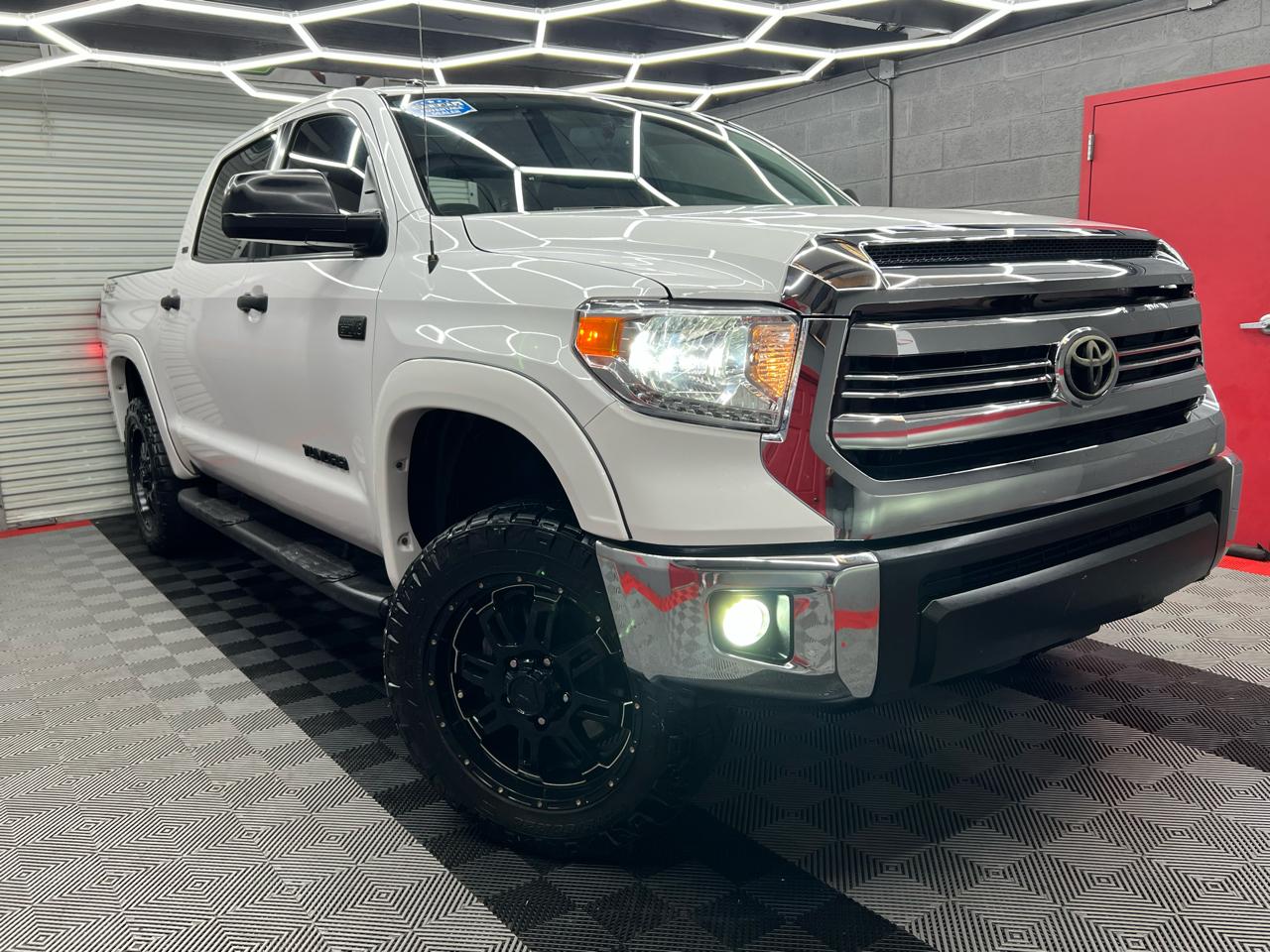 Toyota Tundra SR5 5.7L V8 FFV CrewMax 4WD 2016