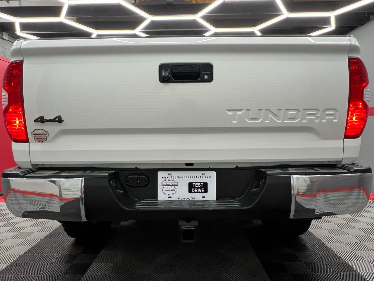 Toyota Tundra SR5 5.7L V8 FFV CrewMax 4WD 2016