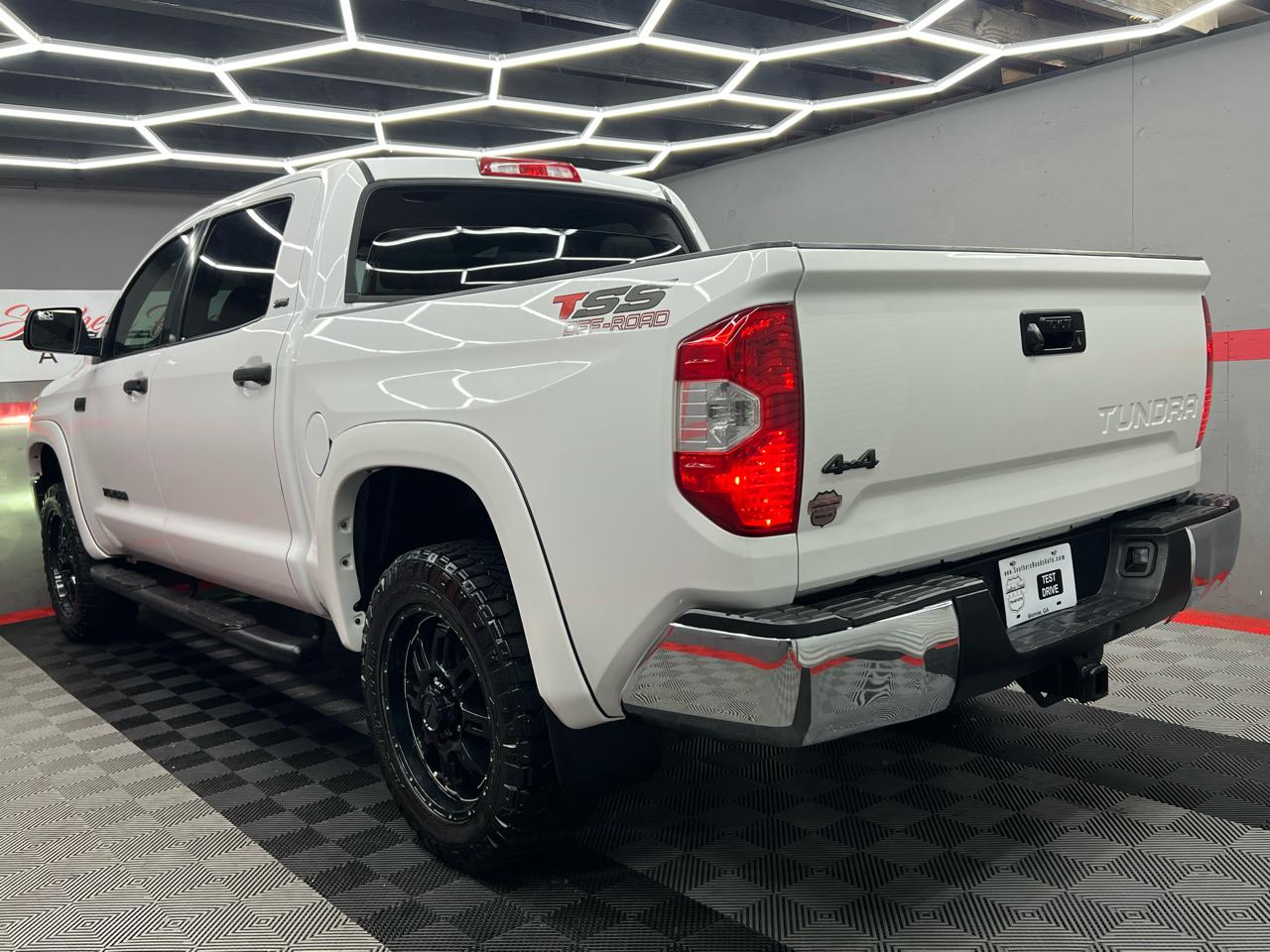 Toyota Tundra SR5 5.7L V8 FFV CrewMax 4WD 2016