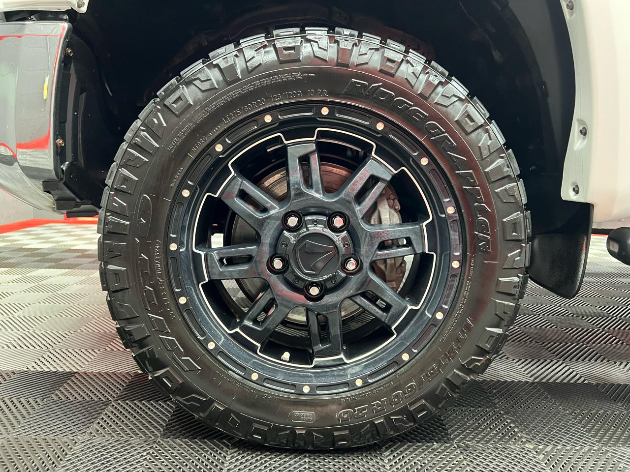 Toyota Tundra SR5 5.7L V8 FFV CrewMax 4WD 2016