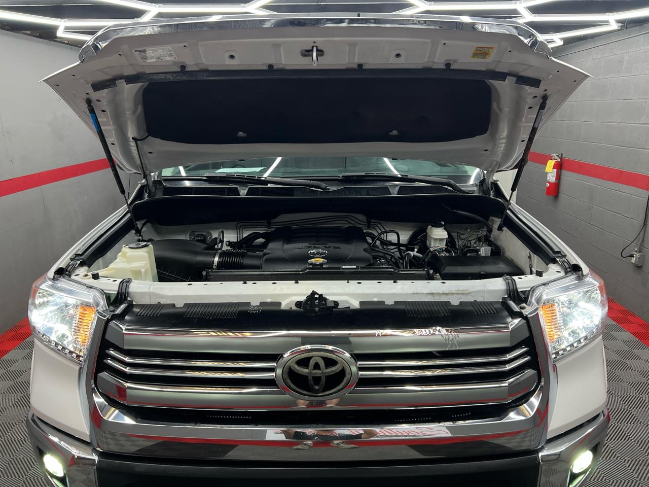 Toyota Tundra SR5 5.7L V8 FFV CrewMax 4WD 2016
