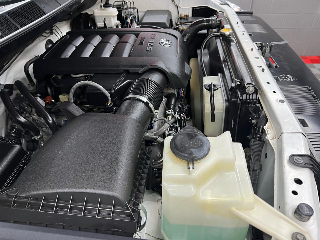 Toyota Tundra SR5 5.7L V8 FFV CrewMax 4WD 2016