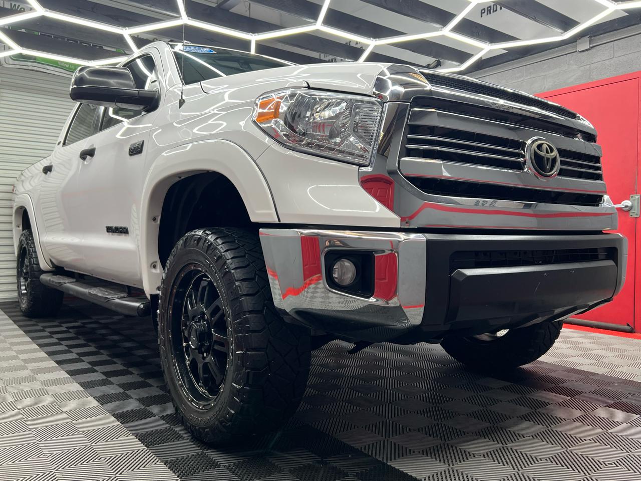 Toyota Tundra SR5 5.7L V8 FFV CrewMax 4WD 2016