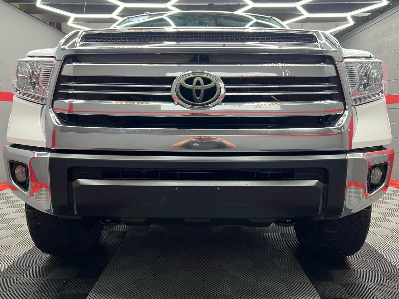 Toyota Tundra SR5 5.7L V8 FFV CrewMax 4WD 2016