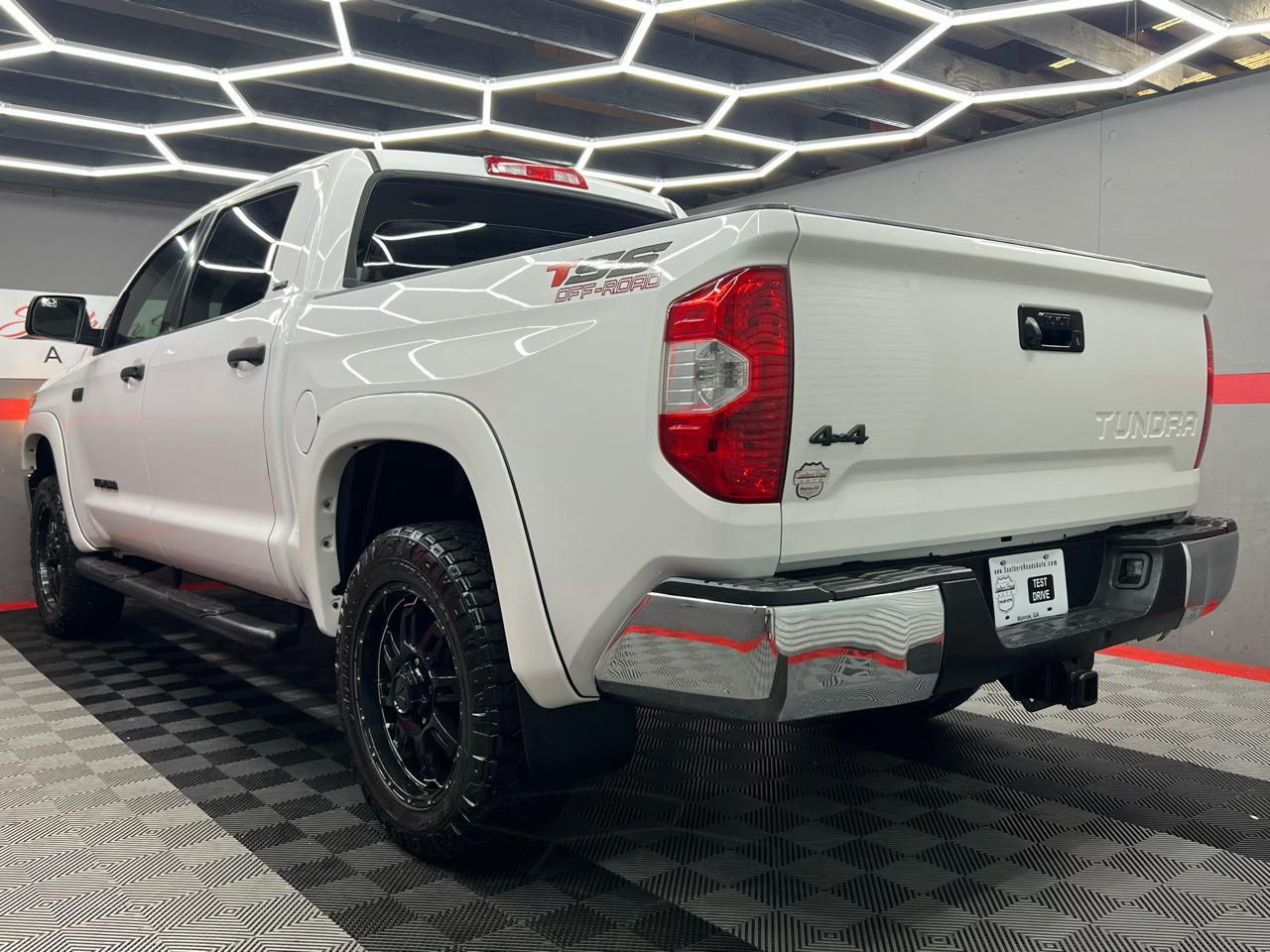 Toyota Tundra SR5 5.7L V8 FFV CrewMax 4WD 2016