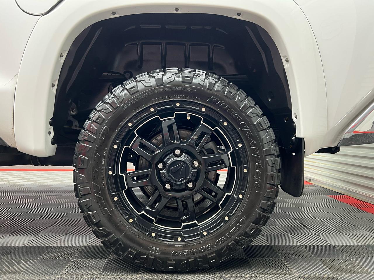 Toyota Tundra SR5 5.7L V8 FFV CrewMax 4WD 2016