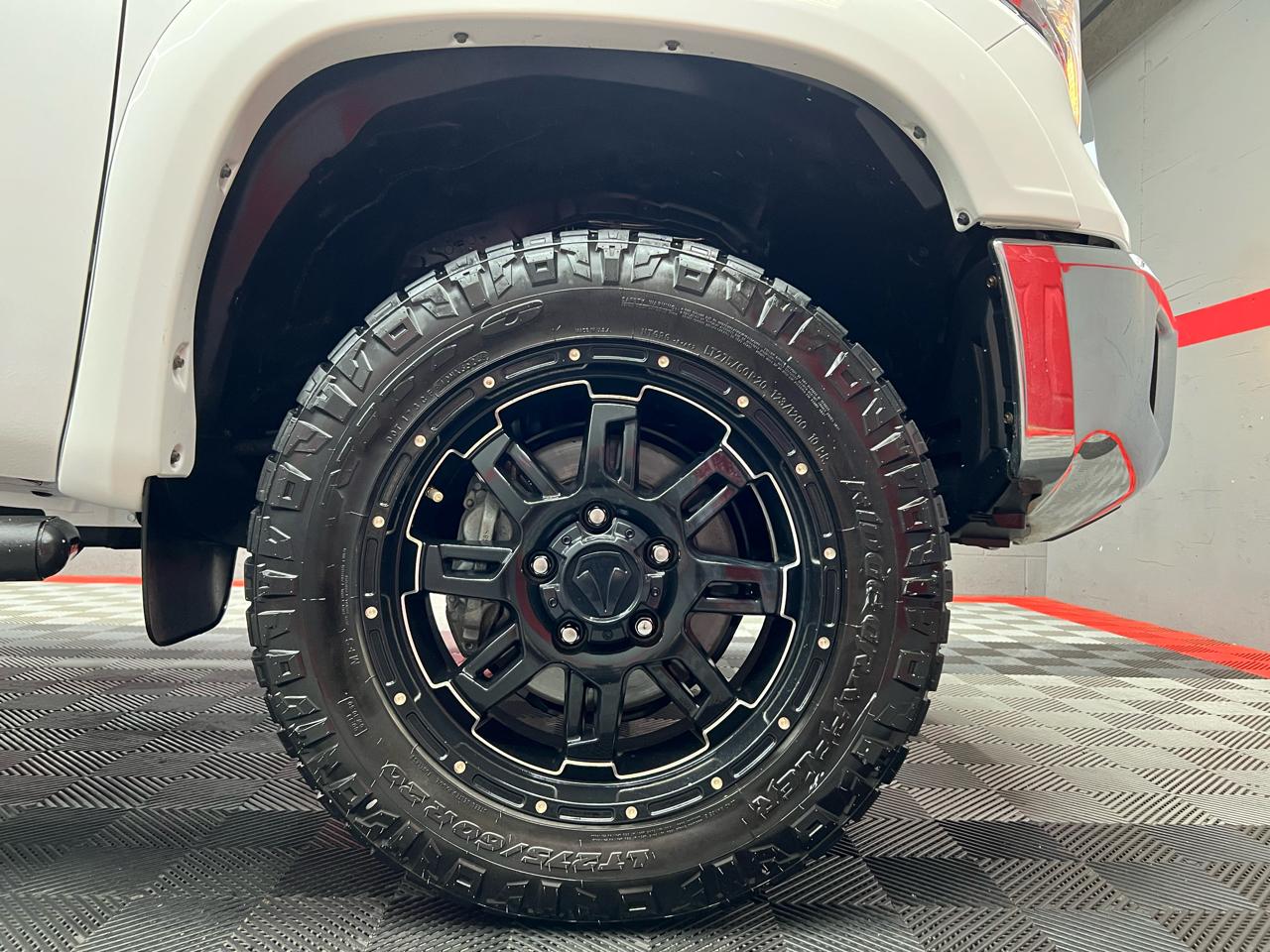 Toyota Tundra SR5 5.7L V8 FFV CrewMax 4WD 2016
