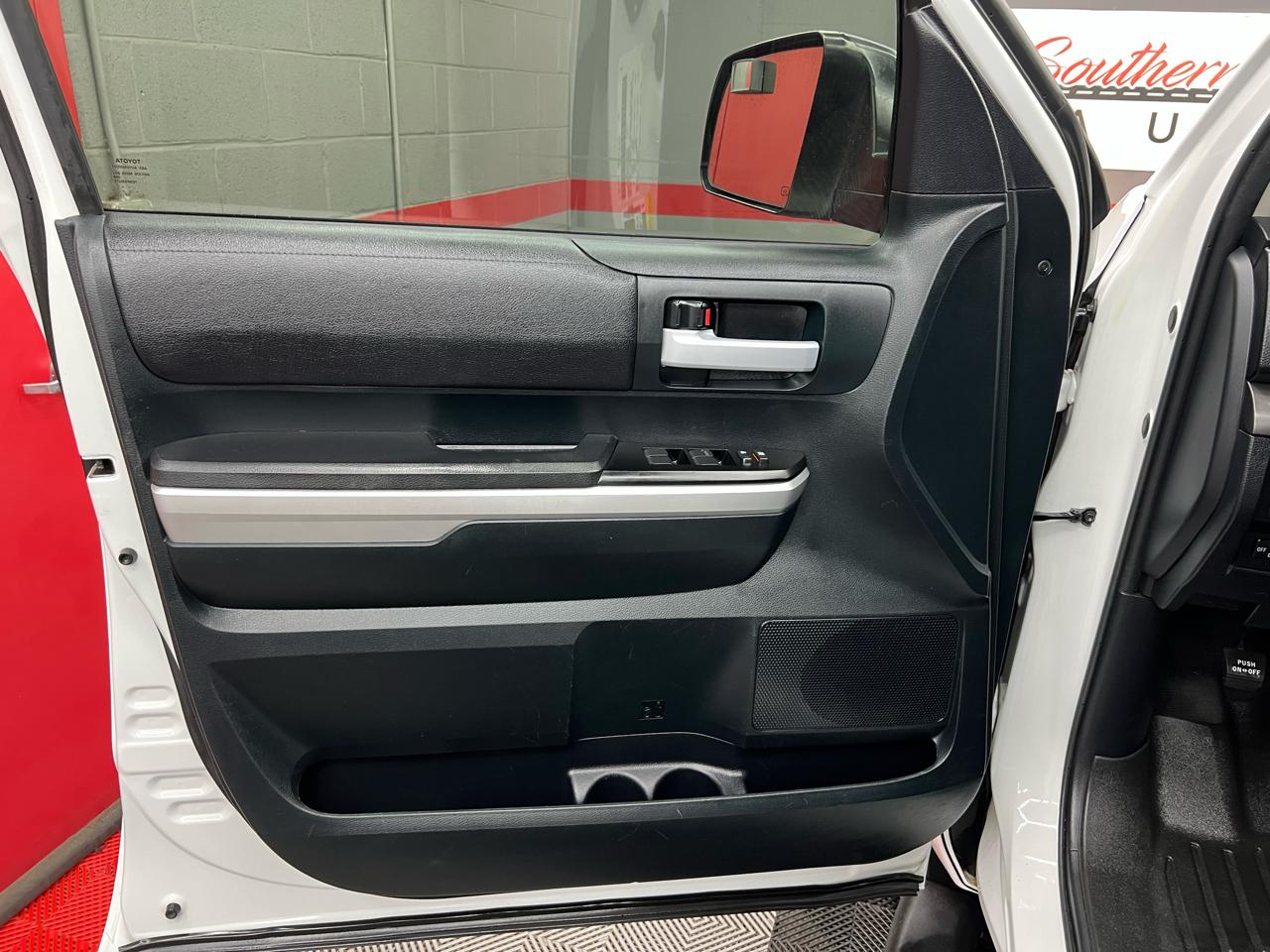 Toyota Tundra SR5 5.7L V8 FFV CrewMax 4WD 2016