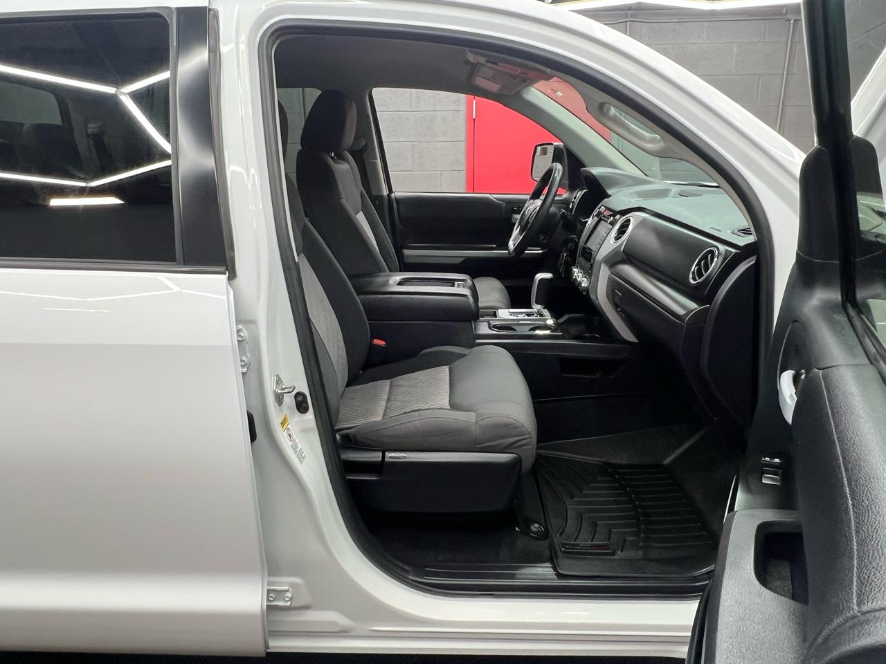 Toyota Tundra SR5 5.7L V8 FFV CrewMax 4WD 2016
