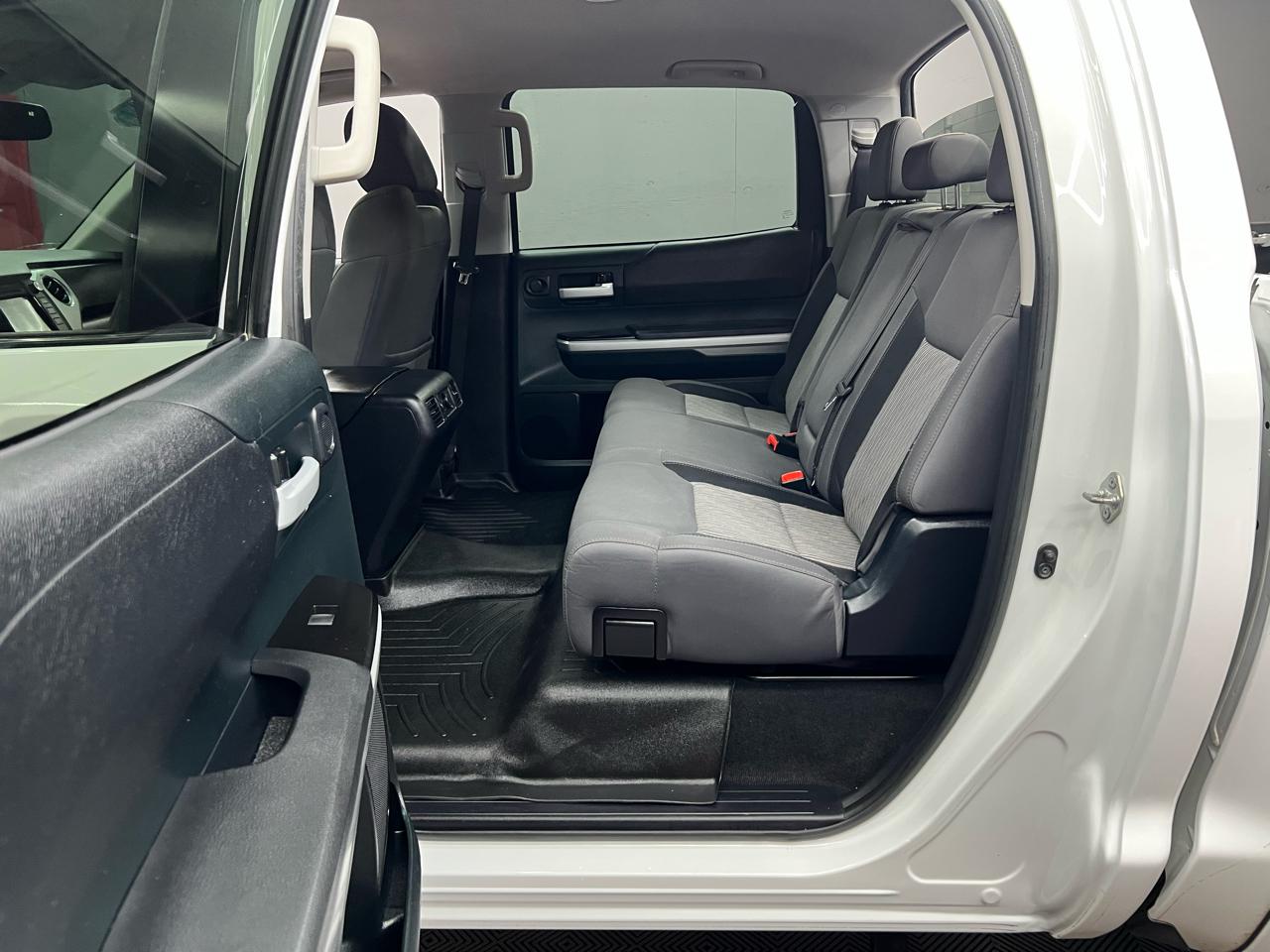 Toyota Tundra SR5 5.7L V8 FFV CrewMax 4WD 2016