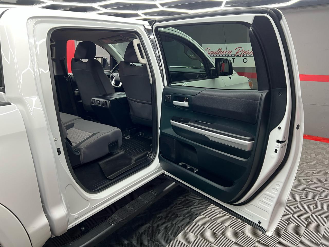 Toyota Tundra SR5 5.7L V8 FFV CrewMax 4WD 2016