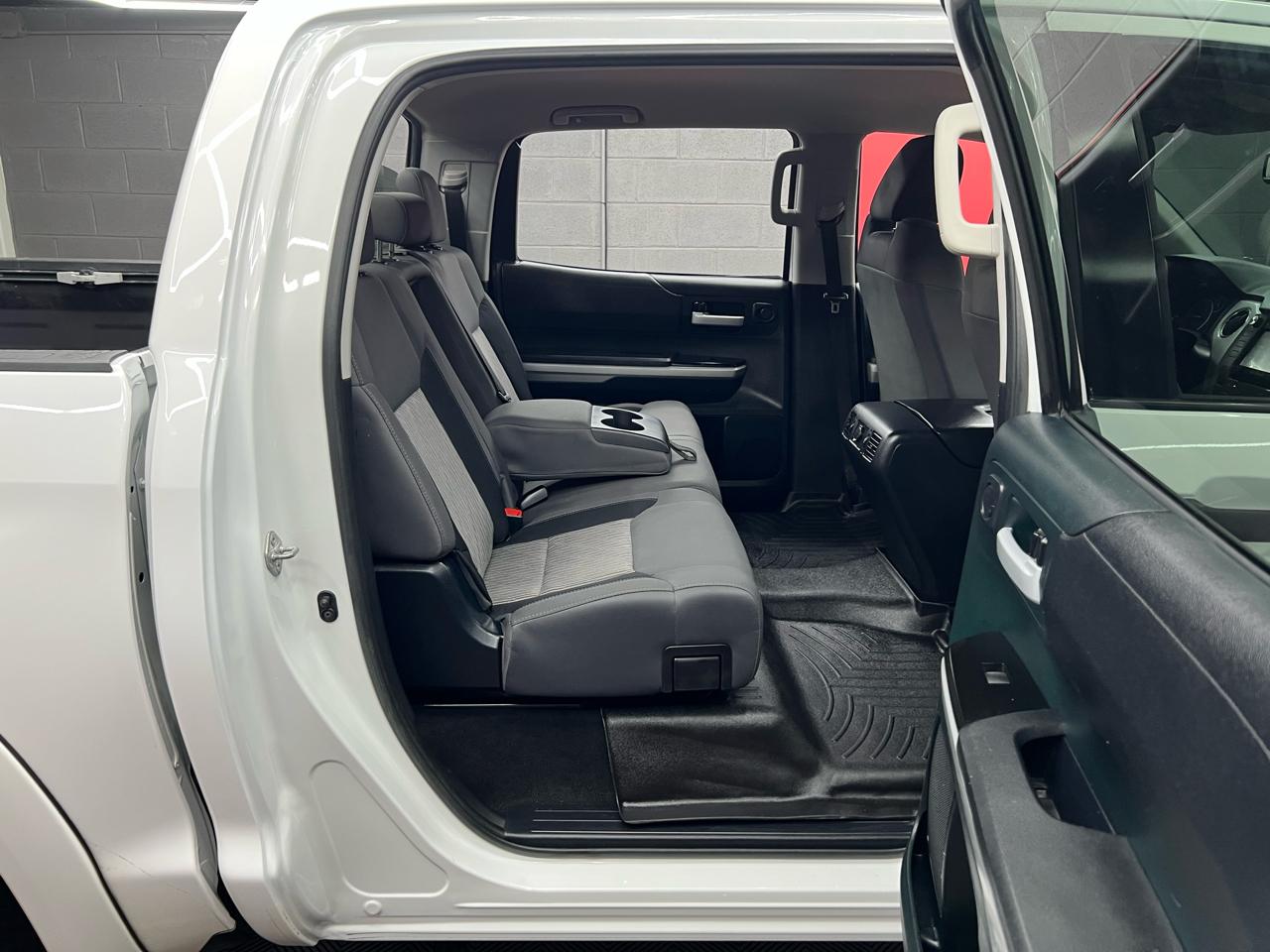 Toyota Tundra SR5 5.7L V8 FFV CrewMax 4WD 2016