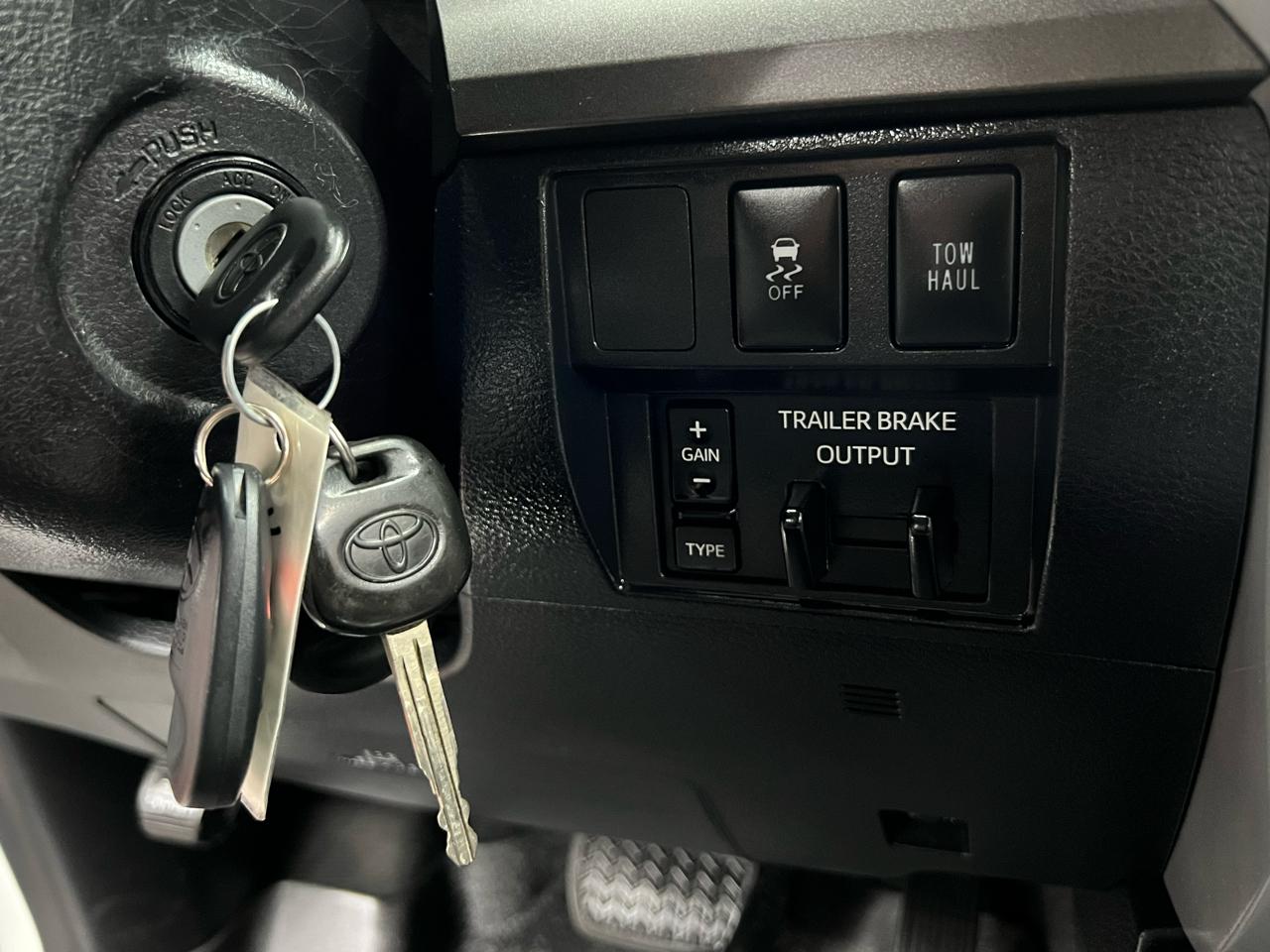 Toyota Tundra SR5 5.7L V8 FFV CrewMax 4WD 2016
