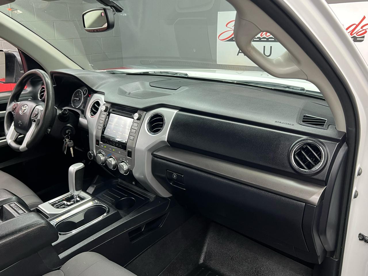 Toyota Tundra SR5 5.7L V8 FFV CrewMax 4WD 2016