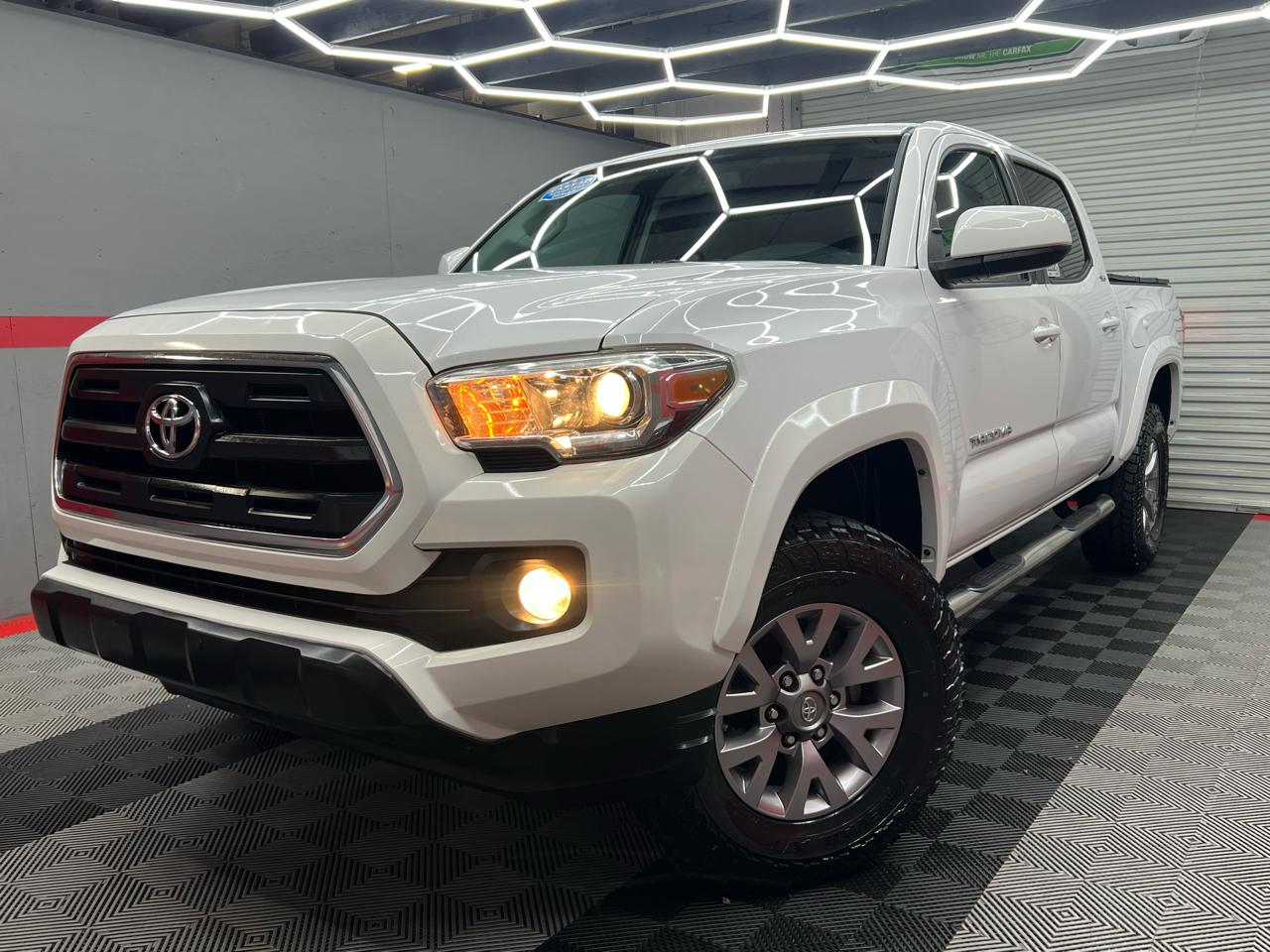 2016 Toyota Tacoma SR5 Double Cab 6' Bed V6  AT (Natl)