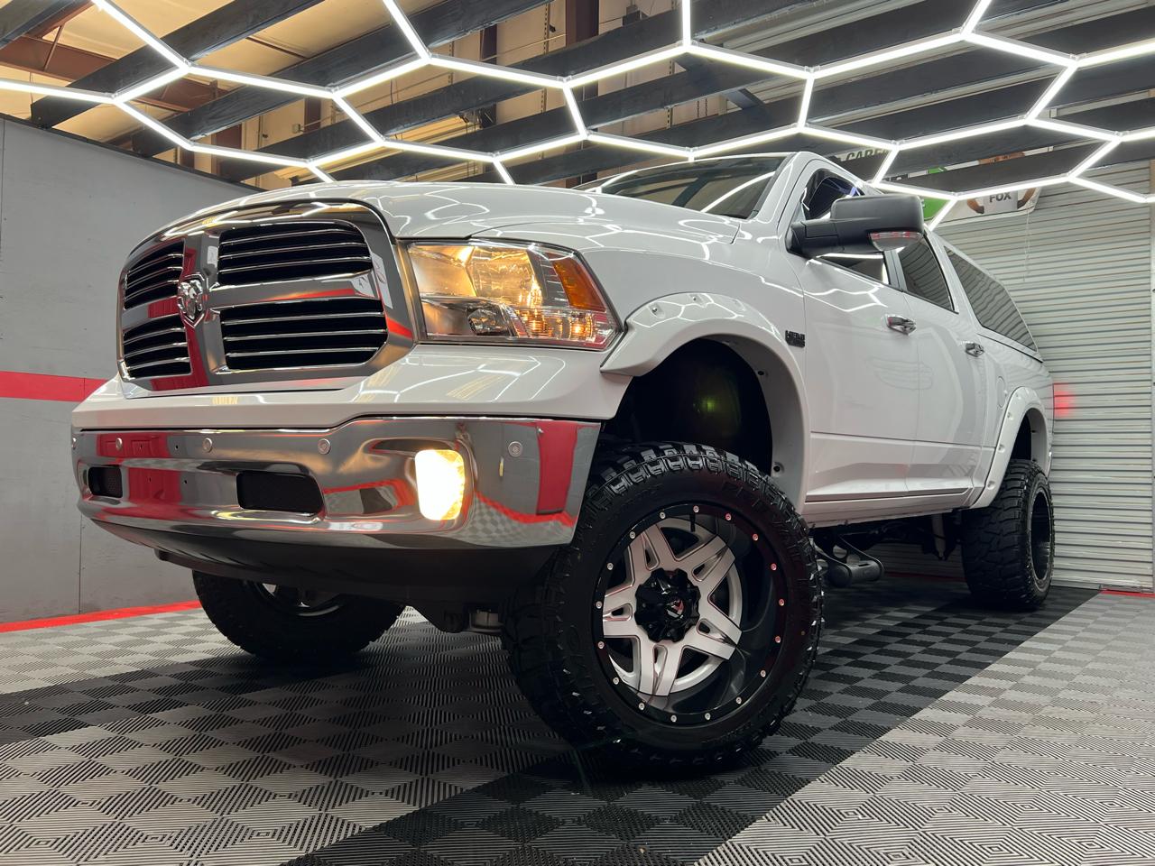 2016 RAM 1500 SLT Crew Cab SWB 4WD