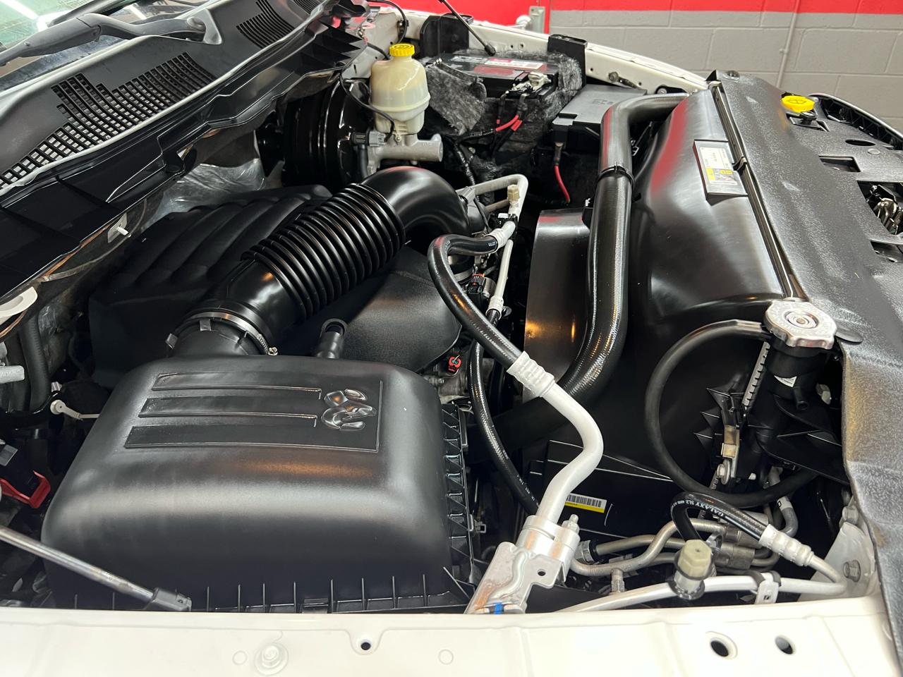 RAM 1500 SLT Crew Cab SWB 4WD 2016