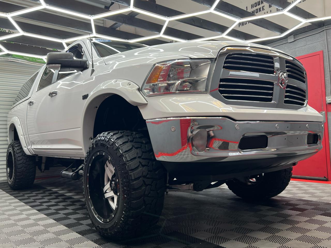 RAM 1500 SLT Crew Cab SWB 4WD 2016