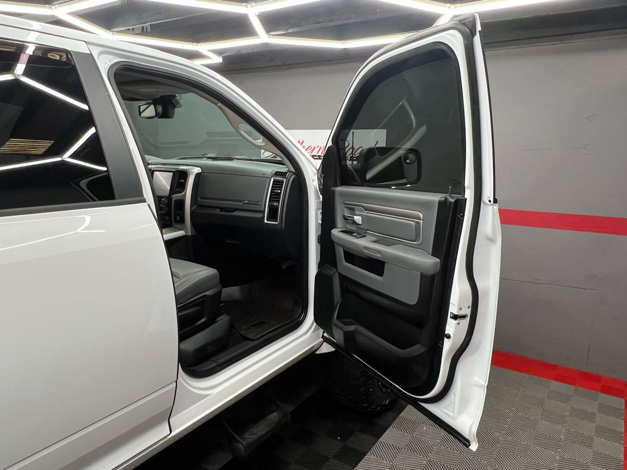 RAM 1500 SLT Crew Cab SWB 4WD 2016