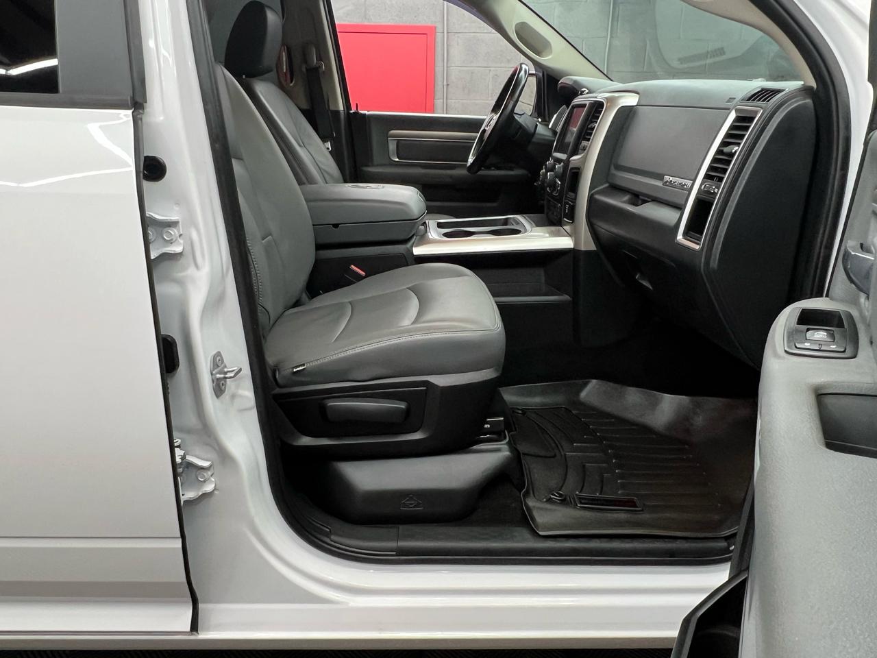 RAM 1500 SLT Crew Cab SWB 4WD 2016