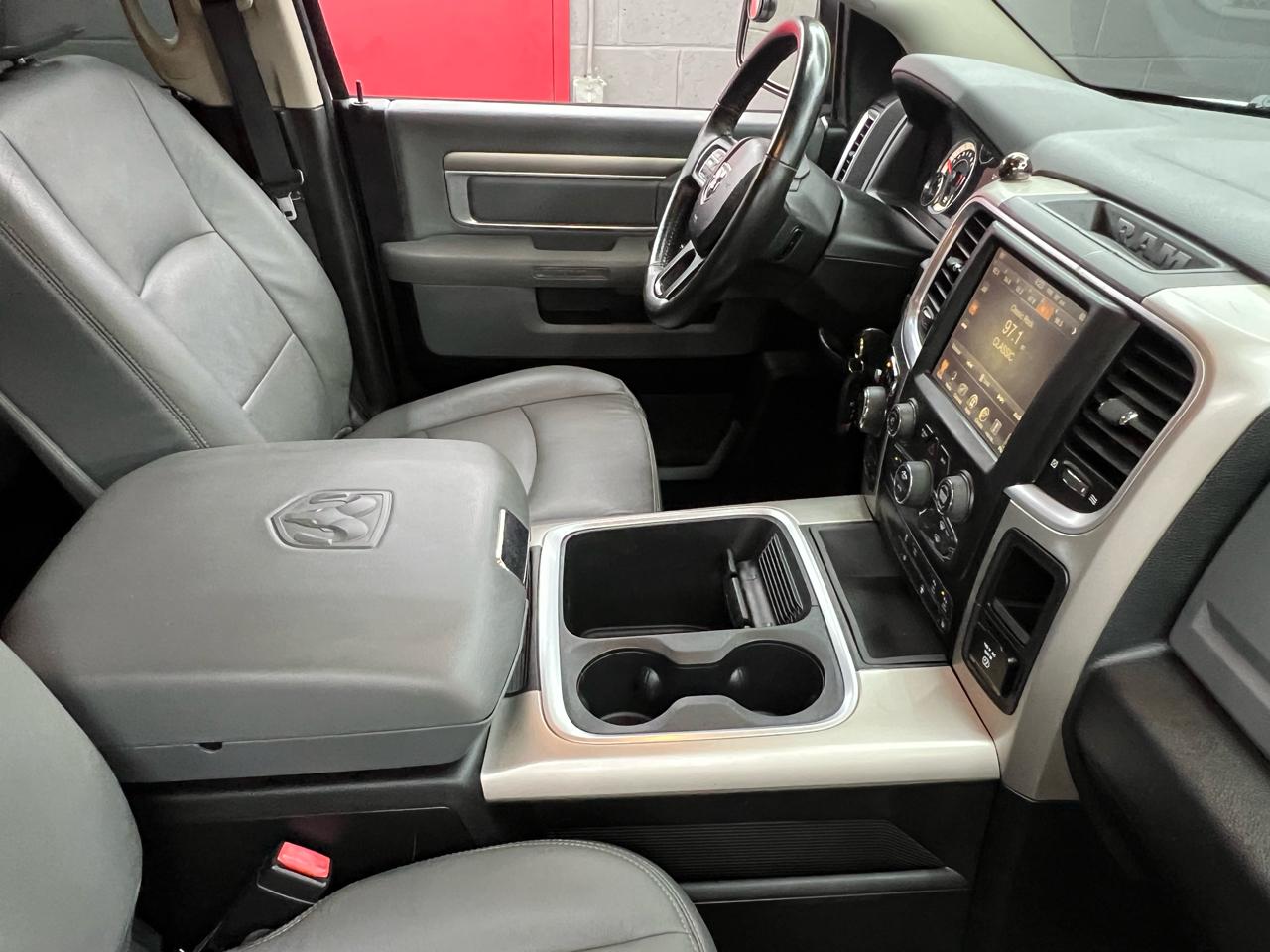 RAM 1500 SLT Crew Cab SWB 4WD 2016