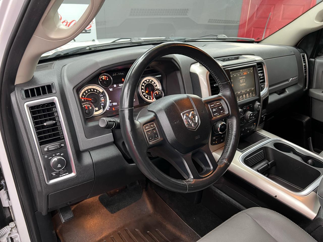 RAM 1500 SLT Crew Cab SWB 4WD 2016