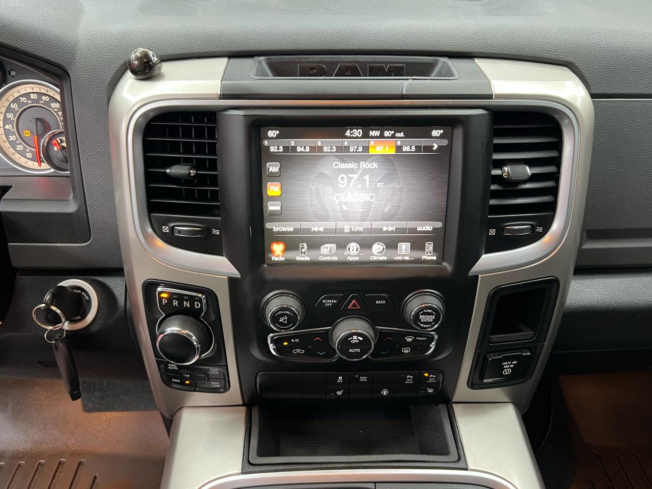 RAM 1500 SLT Crew Cab SWB 4WD 2016