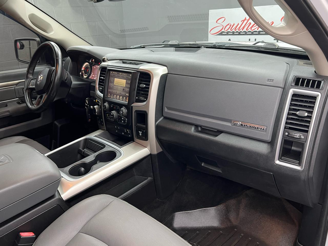 RAM 1500 SLT Crew Cab SWB 4WD 2016