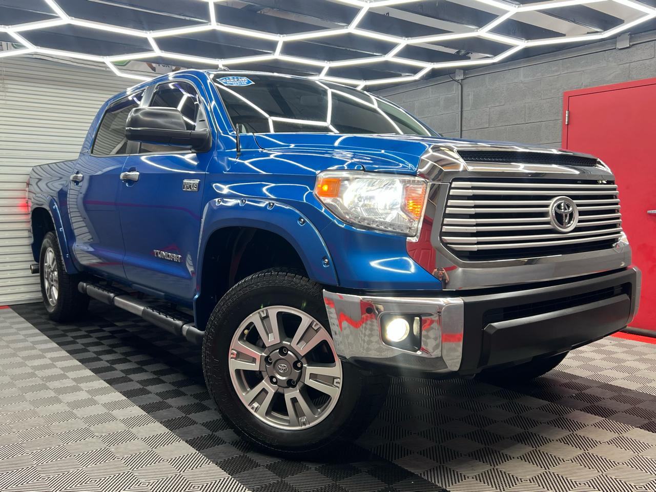 Toyota Tundra Limited 5.7L FFV CrewMax 4WD 2016