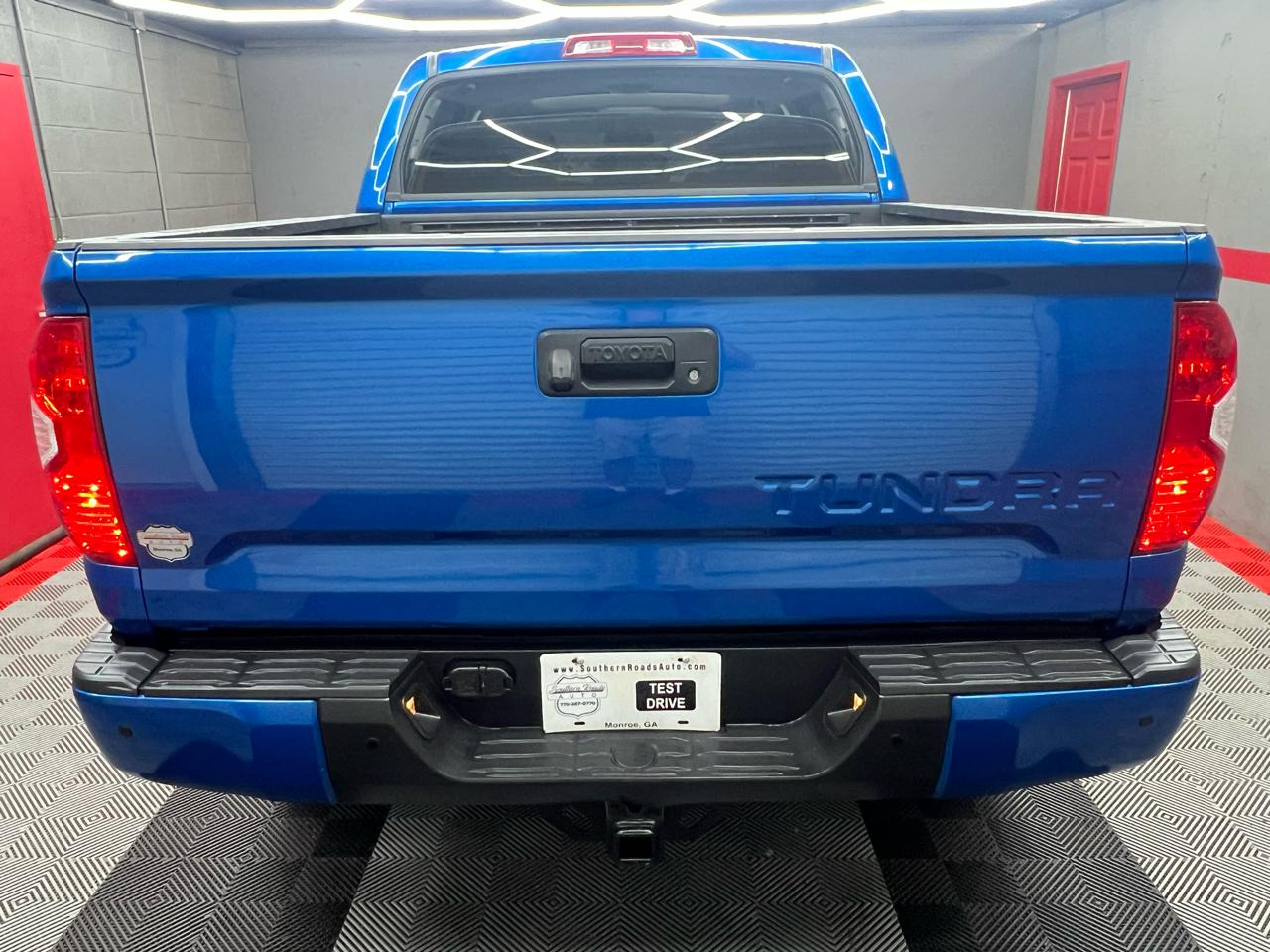 Toyota Tundra Limited 5.7L FFV CrewMax 4WD 2016