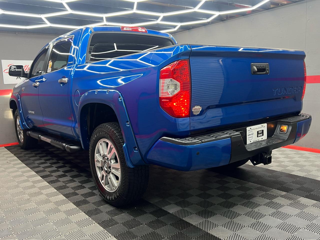 Toyota Tundra Limited 5.7L FFV CrewMax 4WD 2016
