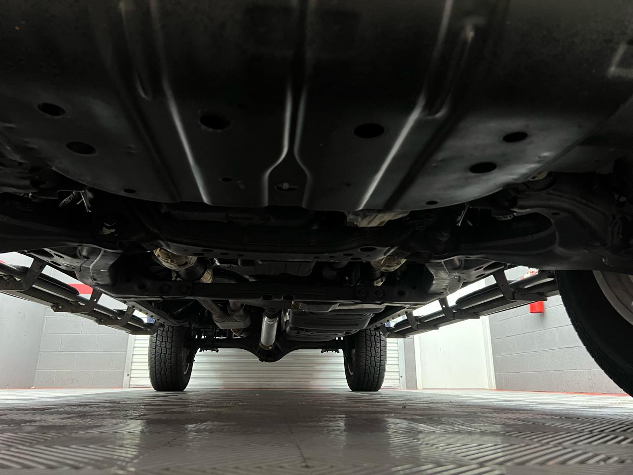 Toyota Tundra Limited 5.7L FFV CrewMax 4WD 2016