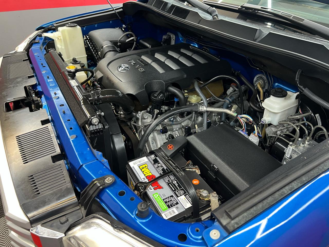 Toyota Tundra Limited 5.7L FFV CrewMax 4WD 2016