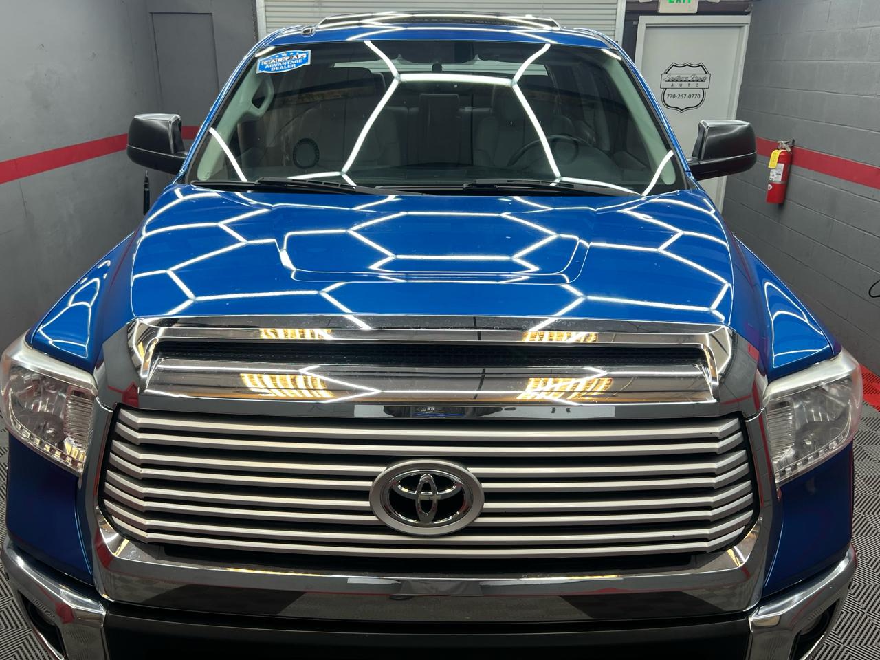 Toyota Tundra Limited 5.7L FFV CrewMax 4WD 2016