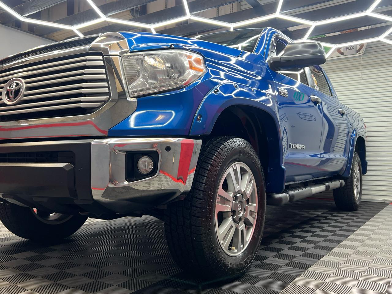 Toyota Tundra Limited 5.7L FFV CrewMax 4WD 2016