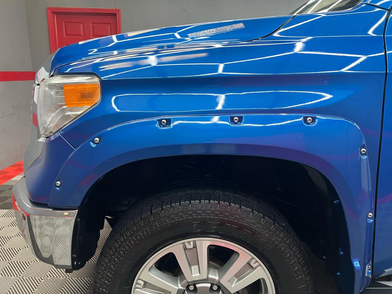 Toyota Tundra Limited 5.7L FFV CrewMax 4WD 2016