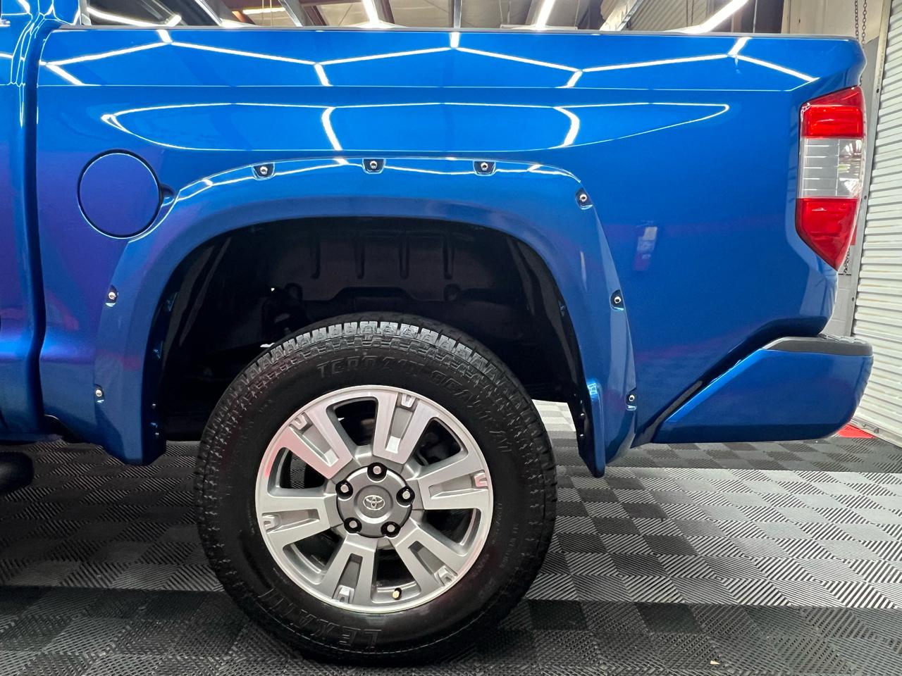 Toyota Tundra Limited 5.7L FFV CrewMax 4WD 2016