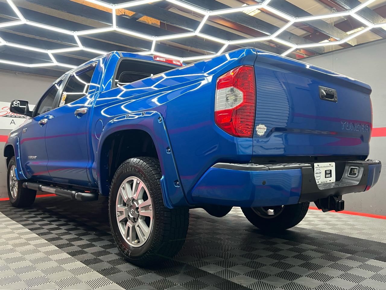 Toyota Tundra Limited 5.7L FFV CrewMax 4WD 2016