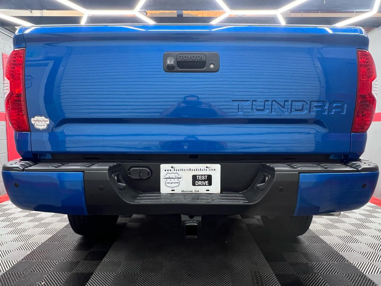 Toyota Tundra Limited 5.7L FFV CrewMax 4WD 2016