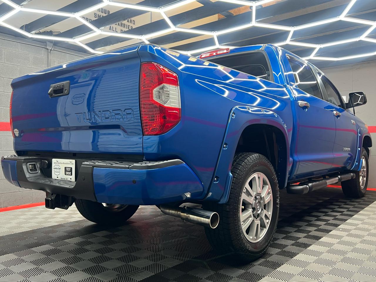 Toyota Tundra Limited 5.7L FFV CrewMax 4WD 2016