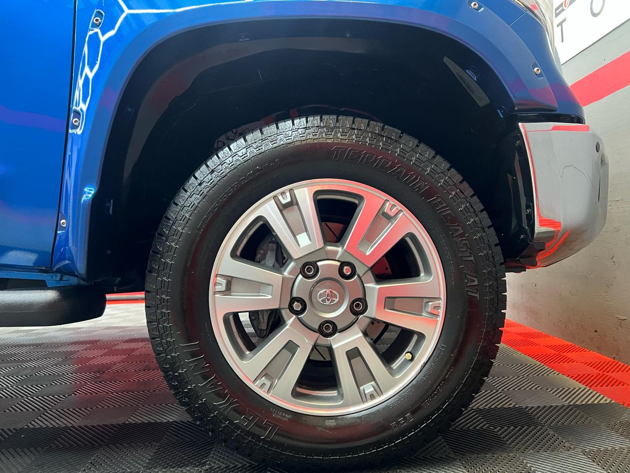 Toyota Tundra Limited 5.7L FFV CrewMax 4WD 2016