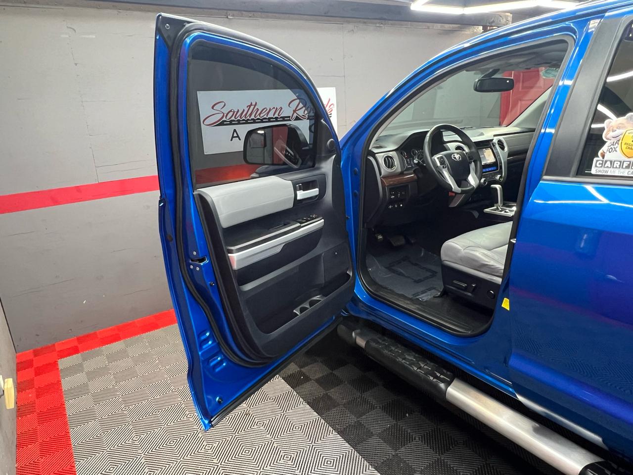 Toyota Tundra Limited 5.7L FFV CrewMax 4WD 2016