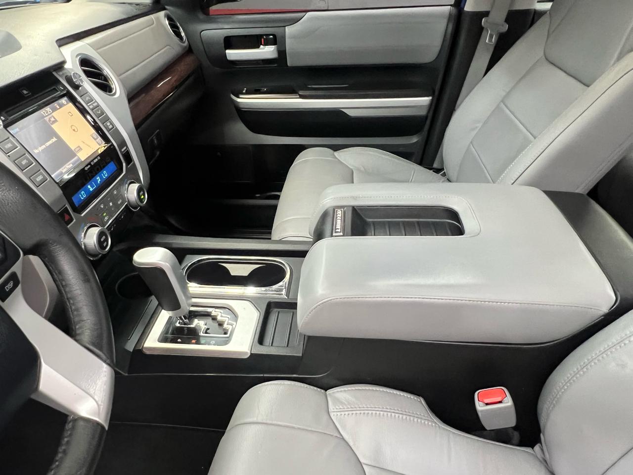 Toyota Tundra Limited 5.7L FFV CrewMax 4WD 2016