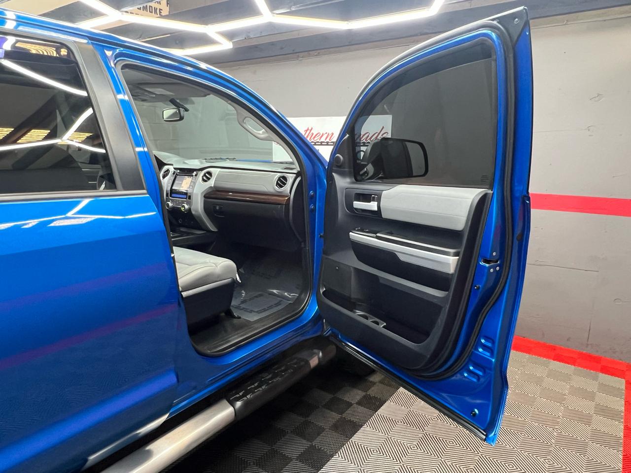 Toyota Tundra Limited 5.7L FFV CrewMax 4WD 2016
