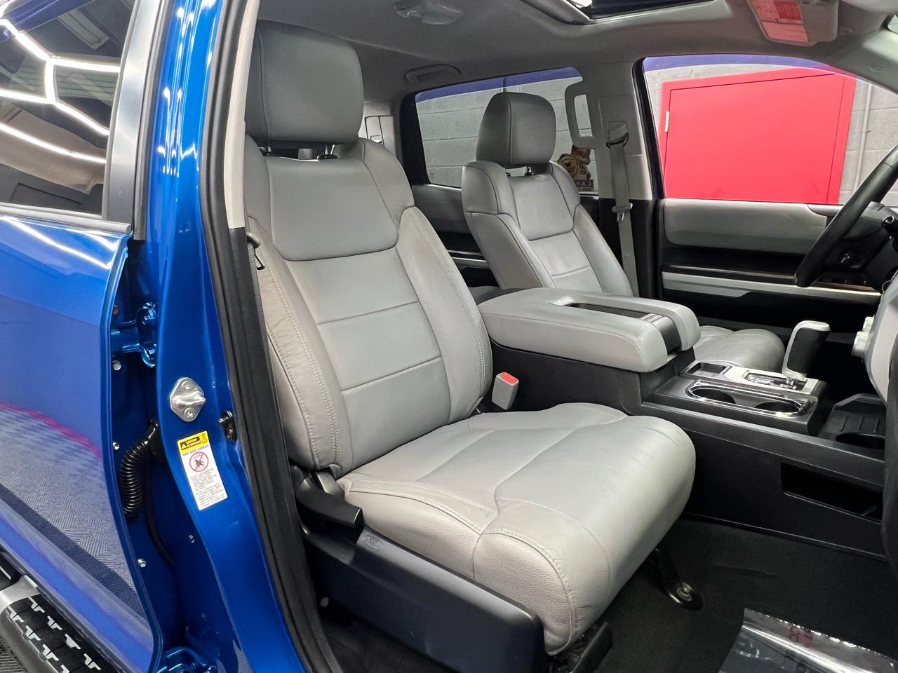 Toyota Tundra Limited 5.7L FFV CrewMax 4WD 2016