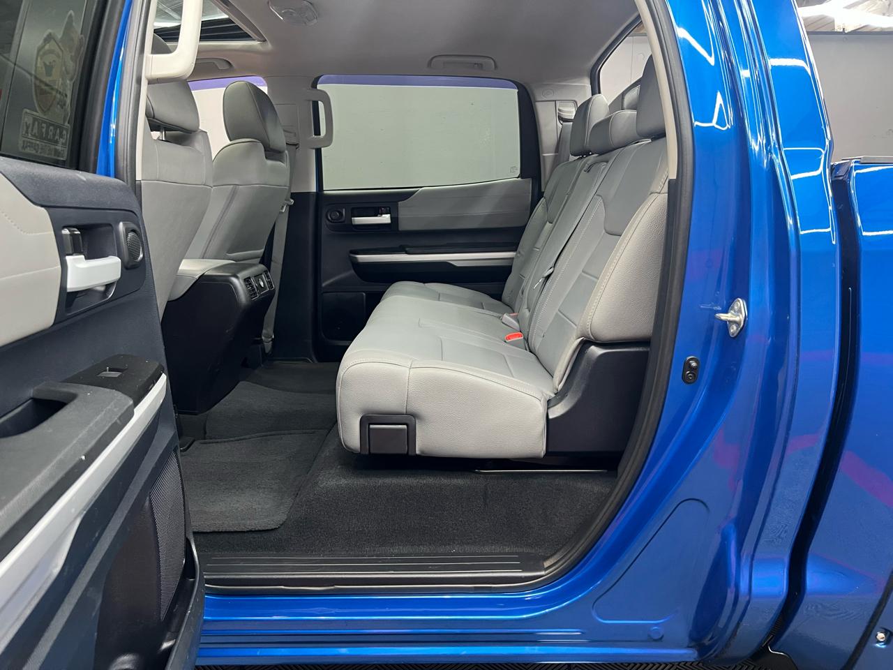 Toyota Tundra Limited 5.7L FFV CrewMax 4WD 2016
