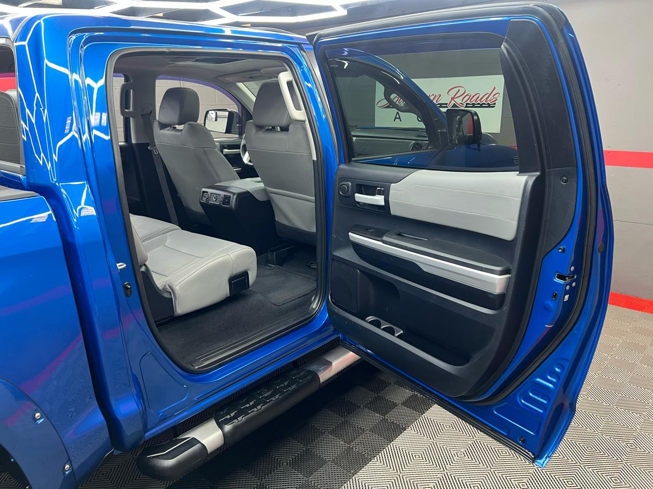 Toyota Tundra Limited 5.7L FFV CrewMax 4WD 2016