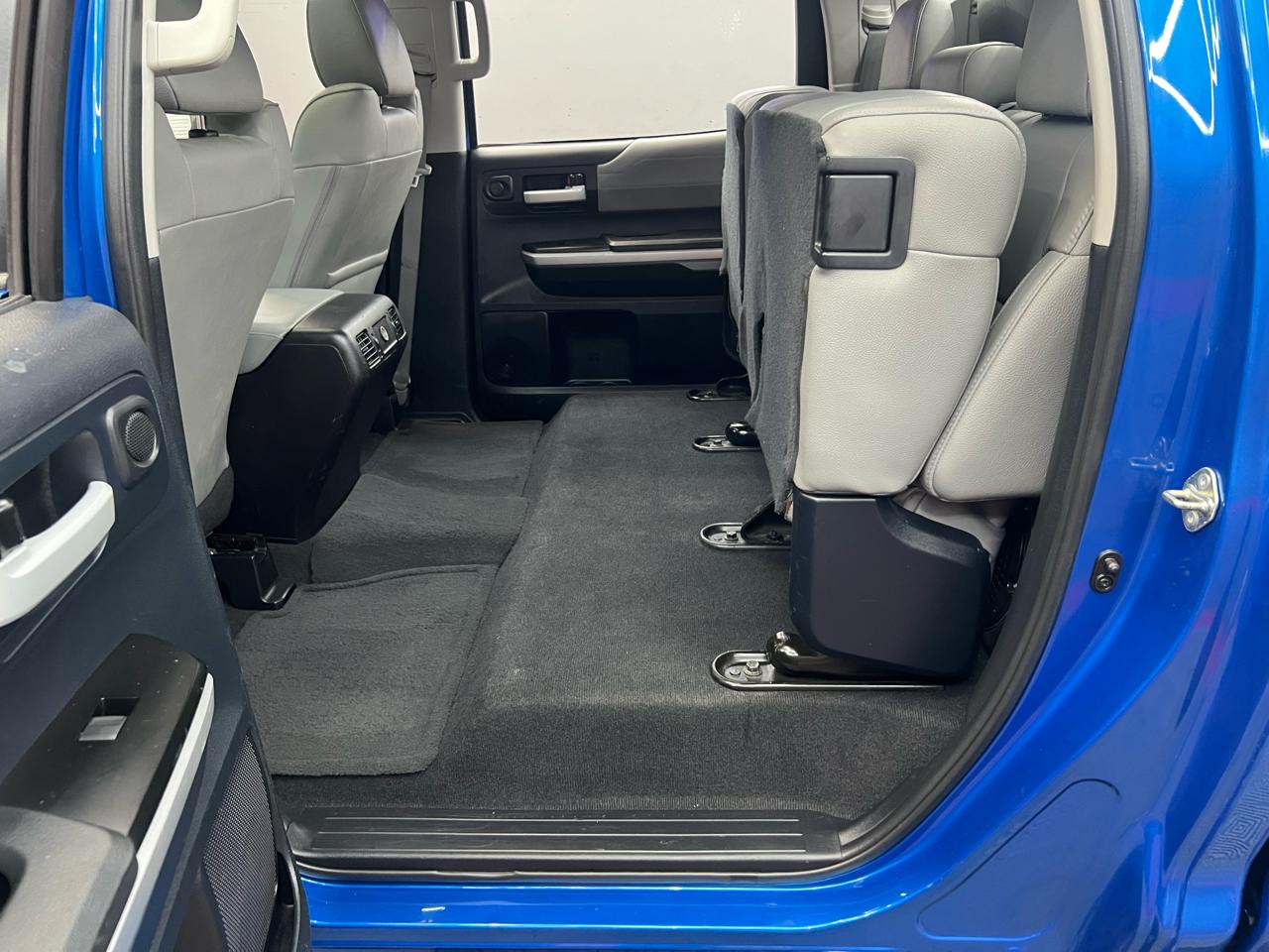 Toyota Tundra Limited 5.7L FFV CrewMax 4WD 2016