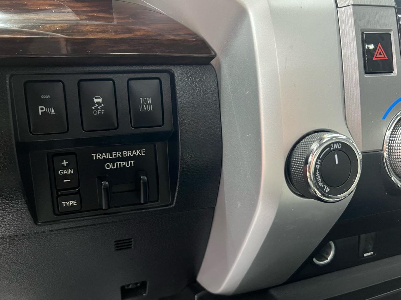 Toyota Tundra Limited 5.7L FFV CrewMax 4WD 2016