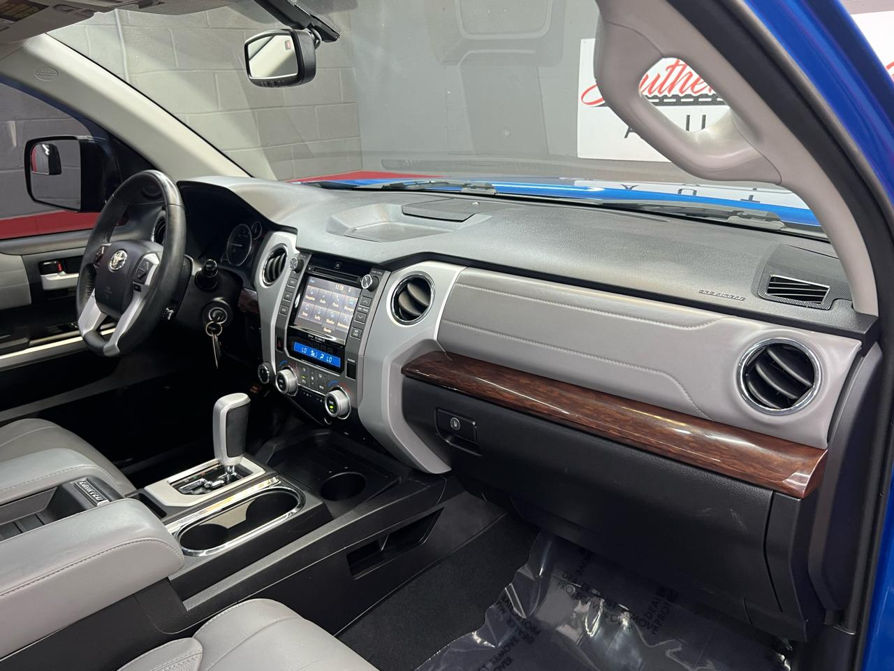Toyota Tundra Limited 5.7L FFV CrewMax 4WD 2016